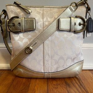 Beautiful Coach Signature Canvas Crossbody